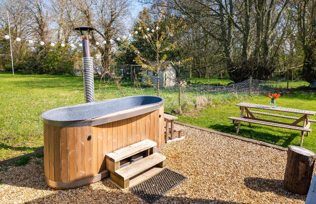 Old King William Shepherd Huts And Private Hot Tubs In North Norfolk Hunworth Luaran gambar